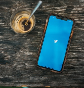 Twitterem po oczach – jak rekrutują w IT?